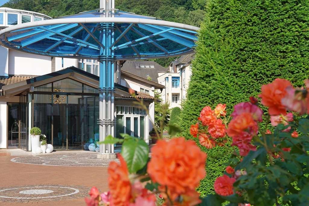 Vila Vita Rosenpark Marburg Exteriér fotografie Entrance of the German National Academy for Public Health at the Robert Koch Institute