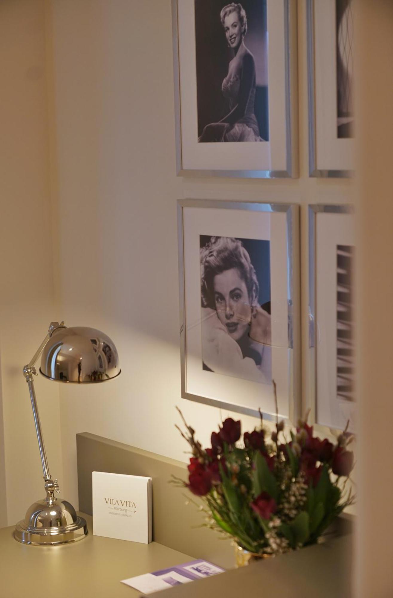 Vila Vita Rosenpark Marburg Pokoj fotografie A photograph of Audrey Hepburn by Allan Allan Warren